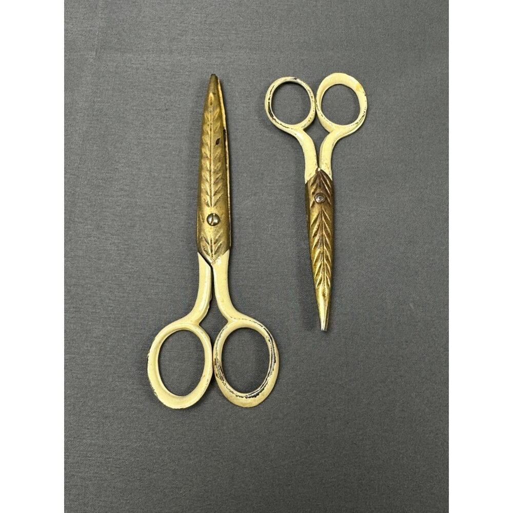 Pair Of Vintage Leaf Design Enamel Sewing Scissors USA Made Collectible